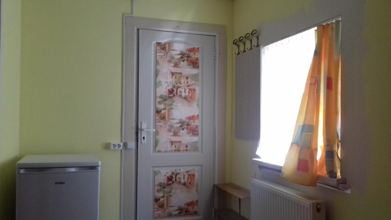 Avotu Stabu Private Flats In A Separate House For One Or Couple Riga Buitenkant foto